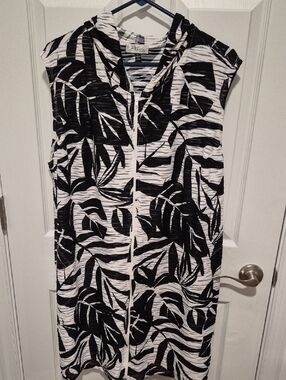 Black & White Leaf Print Hooded, Zip-Front Cover-up